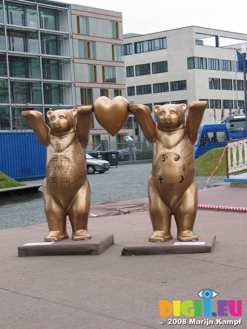 25124 Berlin bears